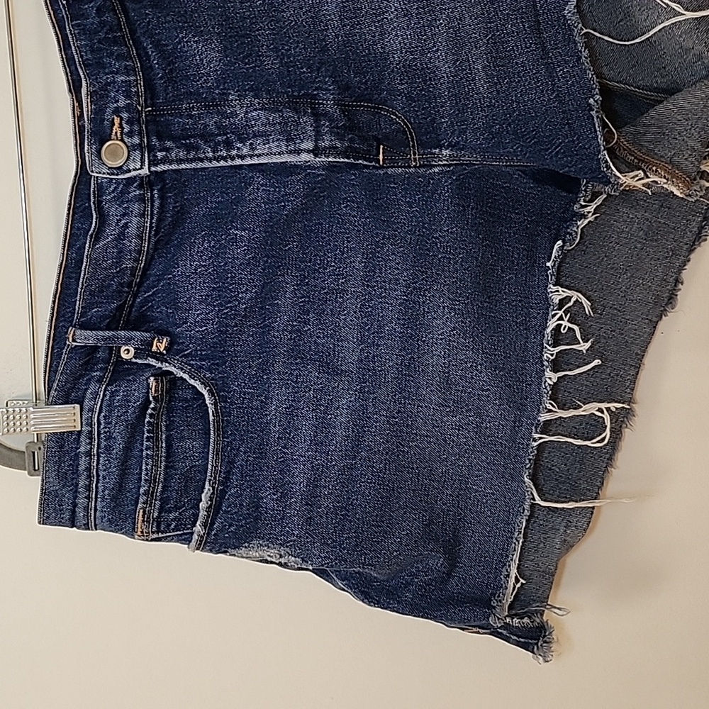 Good American '90s Cutoff Distressed Denim Shorts Blue Size 16 - Picture 5 of 16